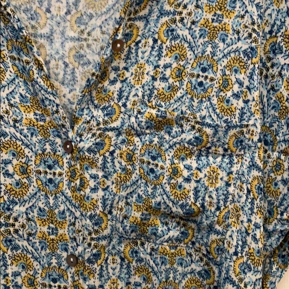 Fun patterned top! - Picture 3 of 3